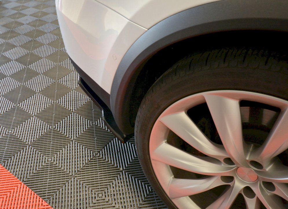 Tesla Model X (2015-) Rear Side Splitters V.2 by Maxton Design