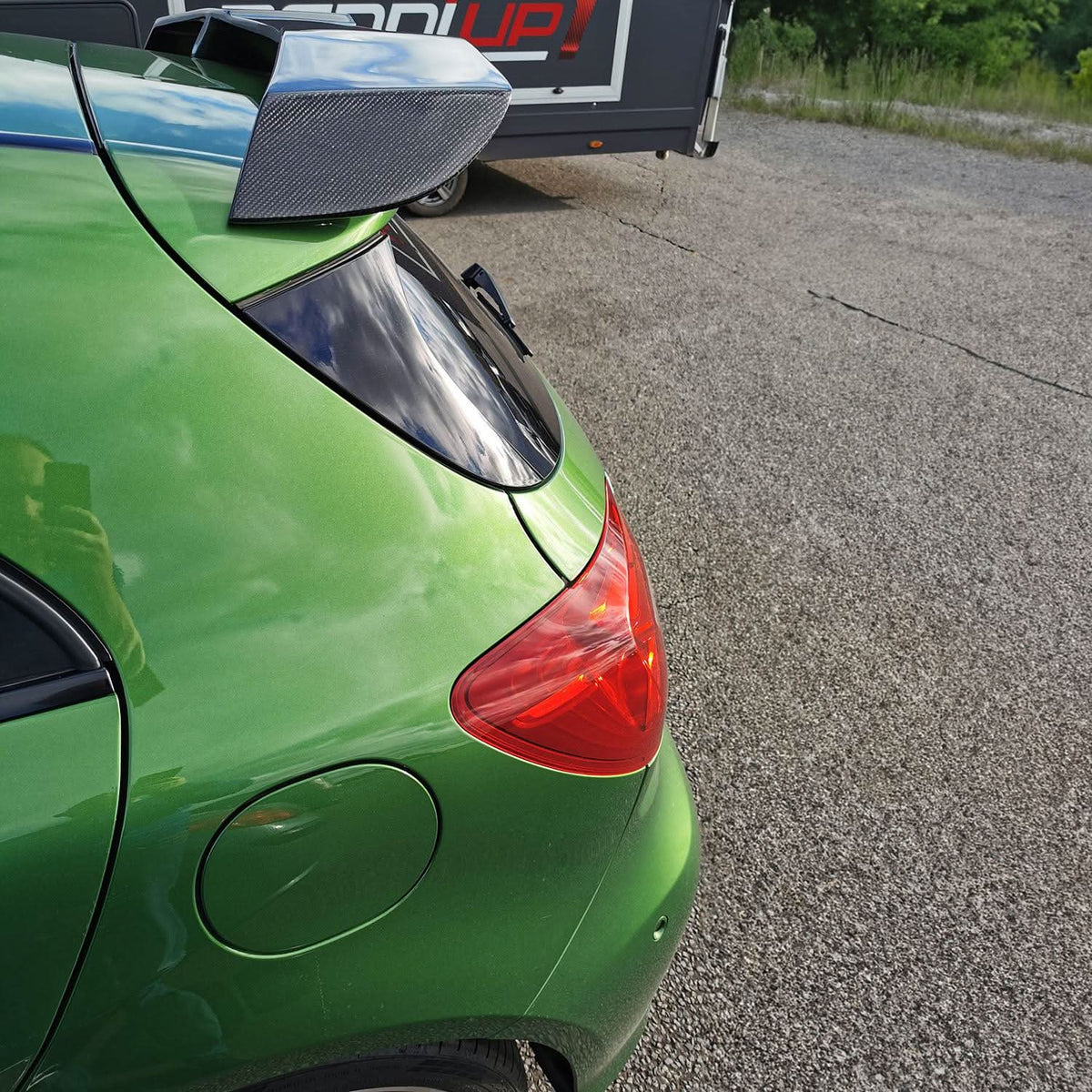 W176 A-Class RZ Style Carbon Fibre Roof Spoiler